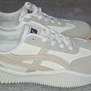 BRAND NEW De Florance Women's Gray and White Sneakers, DF Cloudea Women’s 9.5.